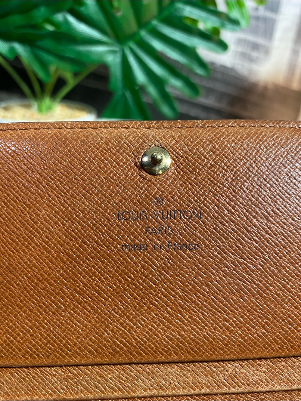Authentic Louis Vuitton Monogram Bifold Zippy Wallet - Picture 8 of 15